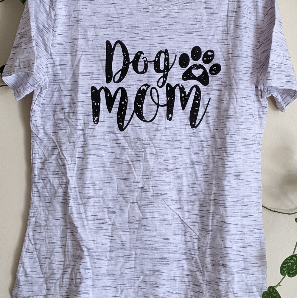 heather gray "Dog Mom" tee, size Large